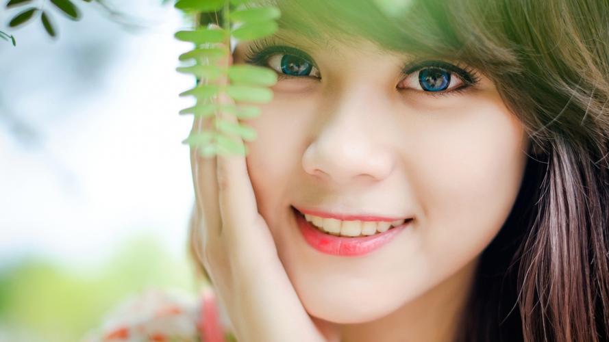 济南动物园为大熊猫华奥庆祝18岁生日